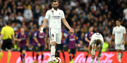 MADRID, SPAIN - MARCH 02: Karim Benzema of Real Madrid reacts after Barcelona score their first goal during the La Liga match between Real Madrid CF and FC Barcelona at Estadio Santiago Bernabeu on March 02, 2019 in Madrid, Spain. (Photo by David Ramos/Getty Images)