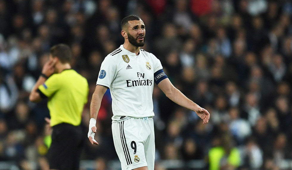MADRID, SPAIN - MARCH 05: Karim Benzema of Real Madrid reacts during the UEFA Champions League Round of 16 Second Leg match between Real Madrid and Ajax at Bernabeu on March 05, 2019 in Madrid, Spain. (Photo by David Ramos/Getty Images)