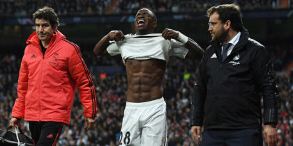 MADRID, SPAIN - MARCH 05: An injured Vinicius Junior of Real Madrid reacts as he leaves the pitch during the UEFA Champions League Round of 16 Second Leg match between Real Madrid and Ajax at Bernabeu on March 05, 2019 in Madrid, Spain. (Photo by David Ramos/Getty Images)
