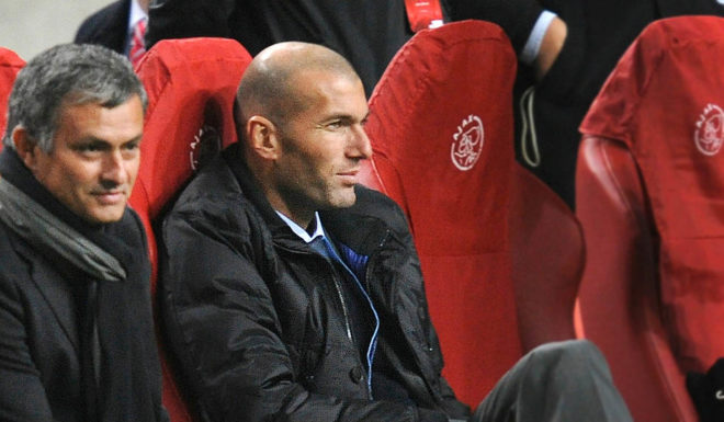 (From L) Ajax Amsterdam's coach Martin Jol speaks with Real Madrid's Portuguese coach Jose Mourinho and the advisor to real's president, former French football player Zinedine Zidane, before the UEFA Champions League group G football match Ajax Amsterdam vs Real Madrid on November 23, 2010 in Amsterdam. AFP PHOTO / JOHN THYS (Photo credit should read JOHN THYS/AFP/Getty Images)