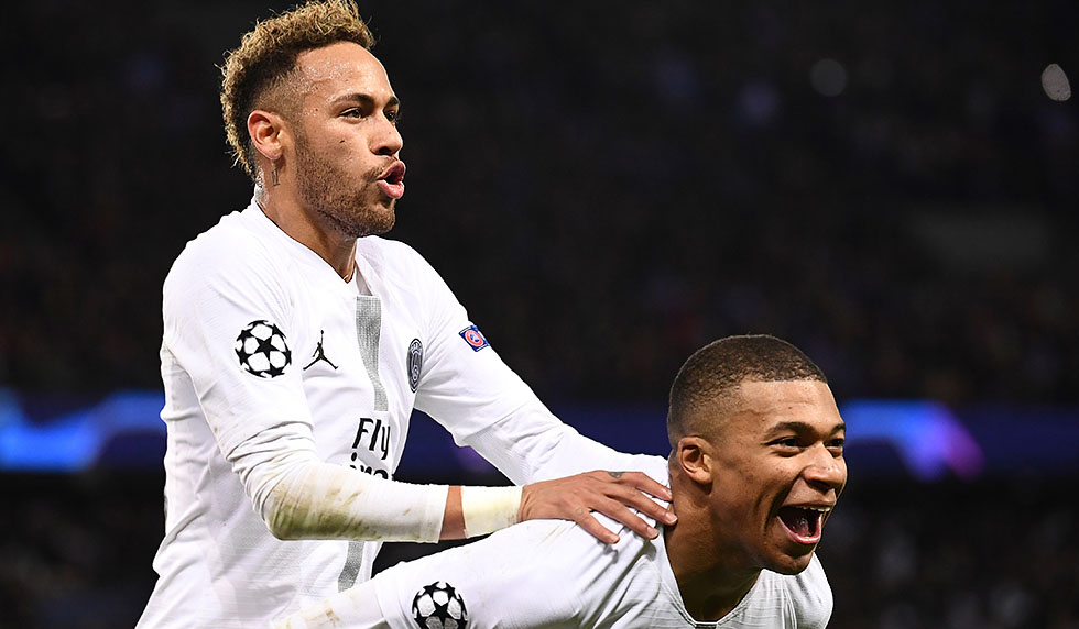 Paris Saint-Germain's Brazilian forward Neymar (L) celebrates with Paris Saint-Germain's French forward Kylian Mbappe after scoring a goal during the UEFA Champions League Group C football match between Paris Saint-Germain (PSG) and Liverpool FC at the Parc des Princes stadium, in Paris, on November 28, 2018. (Photo by FRANCK FIFE / AFP) (Photo credit should read FRANCK FIFE/AFP/Getty Images)