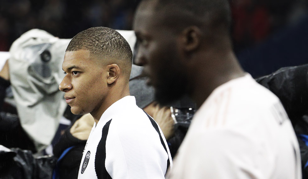 Paris Saint-Germain's French forward Kylian Mbappe (L) and Manchester United's Belgian forward Romelu Lukaku look on prior to the UEFA Champions League round of 16 second-leg football match between Paris Saint-Germain (PSG) and Manchester United at the Parc des Princes stadium in Paris on March 6, 2019. (Photo by Geoffroy VAN DER HASSELT / AFP) (Photo credit should read GEOFFROY VAN DER HASSELT/AFP/Getty Images)