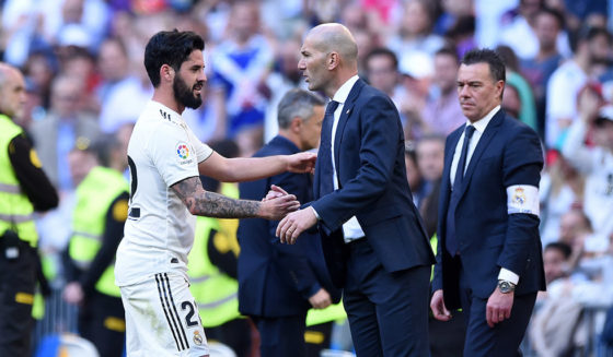 MADRID, SPAIN - MARCH 16: Isco of Real Madrid shakes hands with Zinedine Zidane, MAanager of Real Madrid after being substituted off during the La Liga match between Real Madrid CF and RC Celta de Vigo at Estadio Santiago Bernabeu on March 16, 2019 in Madrid, Spain. (Photo by Denis Doyle/Getty Images)