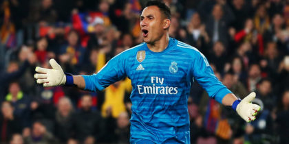 Real Madrid's Costa Rican goalkeeper Keylor Navas (C) reacts after Barcelona's Brazilian midfielder Malcom scored during the Spanish Copa del Rey (King's Cup) semi-final first leg football match between FC Barcelona and Real Madrid CF at the Camp Nou stadium in Barcelona on February 6, 2019. (Photo by PAU BARRENA / AFP) (Photo credit should read PAU BARRENA/AFP/Getty Images)