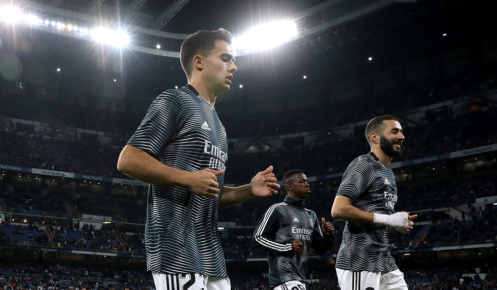 MADRID, SPAIN - MARCH 02: Karim Benzema (R) of Real Madrid CF leaves the pitch after his warming up followed by his teammates Gareth Bale (L), Sergio Reguilon (2ndL) and Vinicius Junior (R) before the La Liga match between Real Madrid CF and FC Barcelona at Estadio Santiago Bernabeu on March 02, 2019 in Madrid, Spain. (Photo by Gonzalo Arroyo Moreno/Getty Images)