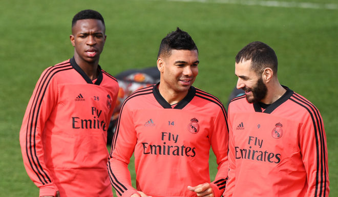 (L to R) Real Madrid's Costa Rican goalkeeper Keylor Navas, Real Madrid's Brazilian forward Vinicius Junior, Real Madrid's Brazilian midfielder Casemiro and Real Madrid's French forward Karim Benzema attend a training session at the Valdebebas training complex in the outskirts of Madrid, on March 4, 2019, on the eve of the UEFA Champions League, round of 16, second leg football match against Ajax. (Photo by JAVIER SORIANO / AFP) (Photo credit should read JAVIER SORIANO/AFP/Getty Images)