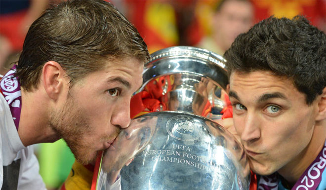 Spanish defender Sergio Ramos (L) and midfielder Jesus Navas kiss the trophy after winning the Euro 2012 football championships final match Spain vs Italy on July 1, 2012 at the Olympic Stadium in Kiev. AFP PHOTO / GABRIEL BOUYS (Photo credit should read GABRIEL BOUYS/AFP/GettyImages)