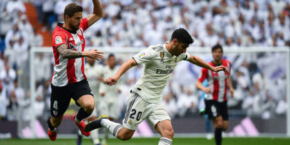Real Madrid's Spanish midfielder Marco Asensio (R) challenges Athletic Bilbao's Spanish defender Inigo Martinez during the Spanish League football match between Real Madrid and Athletic Bilbao at the Santiago Bernabeu Stadium in Madrid on April 21, 2019. (Photo by GABRIEL BOUYS / AFP) (Photo credit should read GABRIEL BOUYS/AFP/Getty Images)
