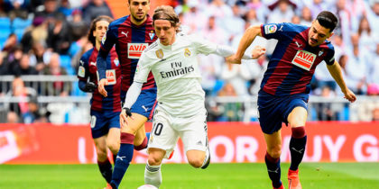 Real Madrid's Croatian midfielder Luka Modric (C) runs with the ball during the Spanish league football match between Real Madrid CF and SD Eibar at the Santiago Bernabeu stadium in Madrid on April 6, 2019. (Photo by GABRIEL BOUYS / AFP) (Photo credit should read GABRIEL BOUYS/AFP/Getty Images)
