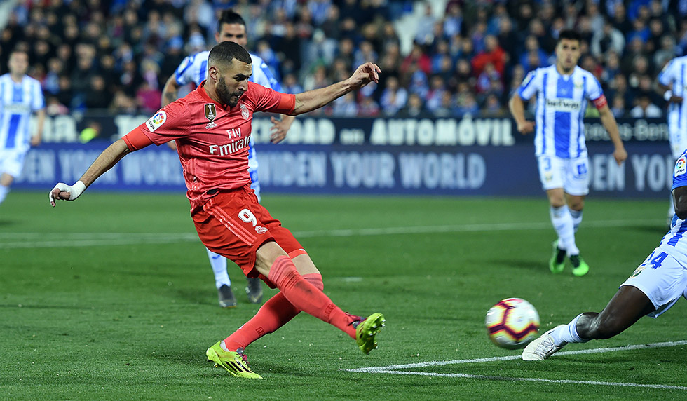 LEGANES, SPAIN - APRIL 15: Karim Benzema of Real Madrid scores their first goal during the La Liga match between CD Leganes and Real Madrid CF at Estadio Municipal de Butarque on April 15, 2019 in Leganes, Spain. (Photo by Denis Doyle/Getty Images)