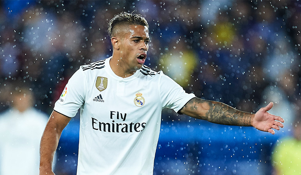 VITORIA-GASTEIZ, SPAIN - OCTOBER 06: Mariano of Real Madrid CF reacts during the La Liga match between Deportivo Alaves and Real Madrid CF at Estadio de Mendizorroza on October 6, 2018 in Vitoria-Gasteiz, Spain. (Photo by Juan Manuel Serrano Arce/Getty Images)