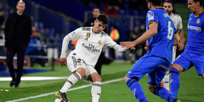 Real Madrid's Spanish midfielder Brahim Diaz (L) vies with Getafe's Uruguayan defender Leandro Cabrera during the Spanish league football match between Getafe CF and Real Madrid CF at the Col. Alfonso Perez stadium in Getafe on April 25, 2019. (Photo by JAVIER SORIANO / AFP) (Photo credit should read JAVIER SORIANO/AFP/Getty Images)
