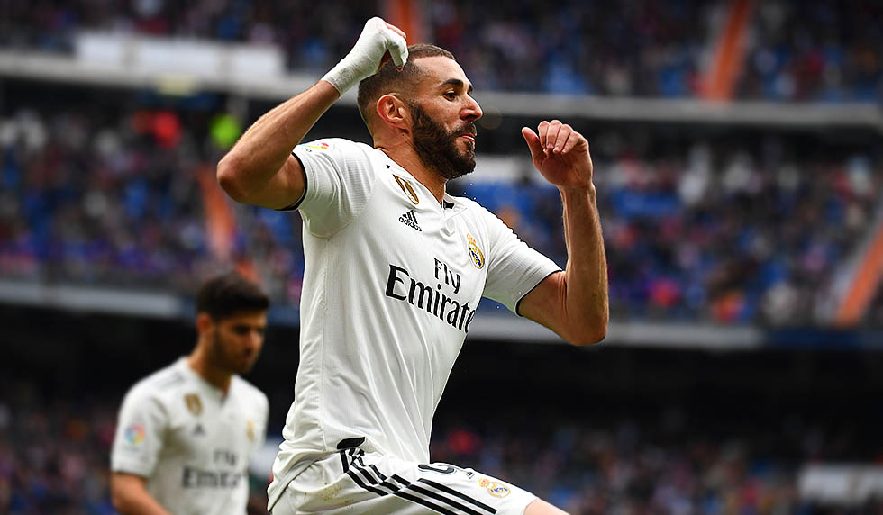 Real Madrid's French forward Karim Benzema celebrates his second goal during the Spanish League football match between Real Madrid and Athletic Bilbao at the Santiago Bernabeu Stadium in Madrid on April 21, 2019. (Photo by GABRIEL BOUYS / AFP) (Photo credit should read GABRIEL BOUYS/AFP/Getty Images)