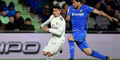 Real Madrid's Spanish midfielder Brahim Diaz (L) vies with Getafe's Uruguayan defender Leandro Cabrera during the Spanish league football match between Getafe CF and Real Madrid CF at the Col. Alfonso Perez stadium in Getafe on April 25, 2019. (Photo by JAVIER SORIANO / AFP) (Photo credit should read JAVIER SORIANO/AFP/Getty Images)