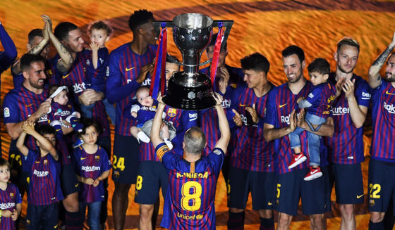 BARCELONA, SPAIN - MAY 20: FC Barcelona players celebrate with La Liga trophy at the end of the La Liga match between Barcelona and Real Sociedad at Camp Nou on May 20, 2018 in Barcelona, Spain. (Photo by David Ramos/Getty Images)