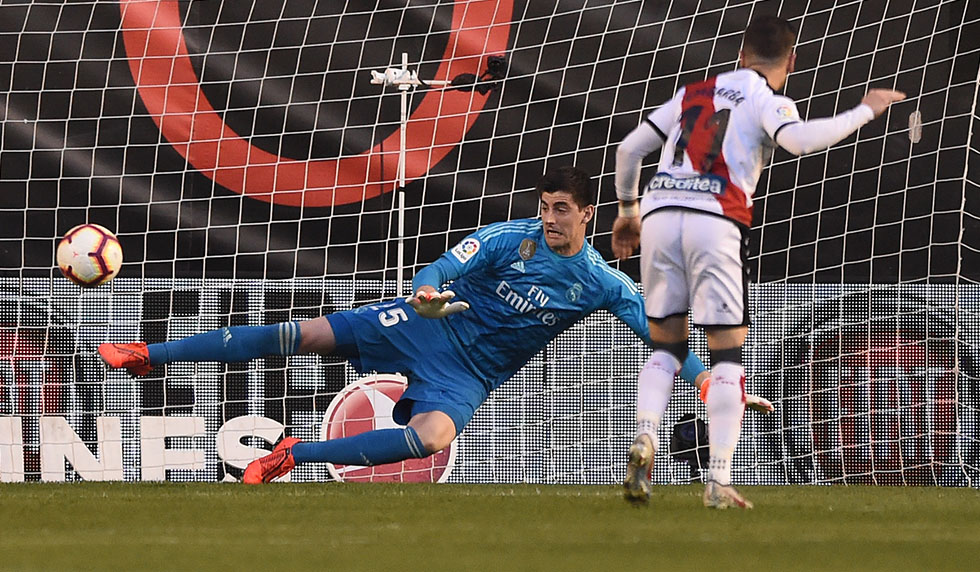 MADRID, SPAIN - APRIL 28: Thibaut Courtois of Real Madrid fails to save the penalty shot by Adri Embarba of Rayo Vallenco during the La Liga match between Rayo Vallecano de Madrid and Real Madrid CF at Campo de Futbol de Vallecas on April 28, 2019 in Madrid, Spain. (Photo by Denis Doyle/Getty Images)