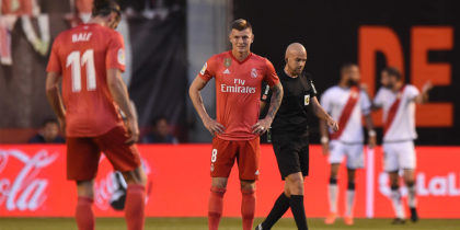 MADRID, SPAIN - APRIL 28: Toni Kroos of Real Madrid looks dejected as the players of Rayo Vallenco celebrate the first goal during the La Liga match between Rayo Vallecano de Madrid and Real Madrid CF at Campo de Futbol de Vallecas on April 28, 2019 in Madrid, Spain. (Photo by Denis Doyle/Getty Images)