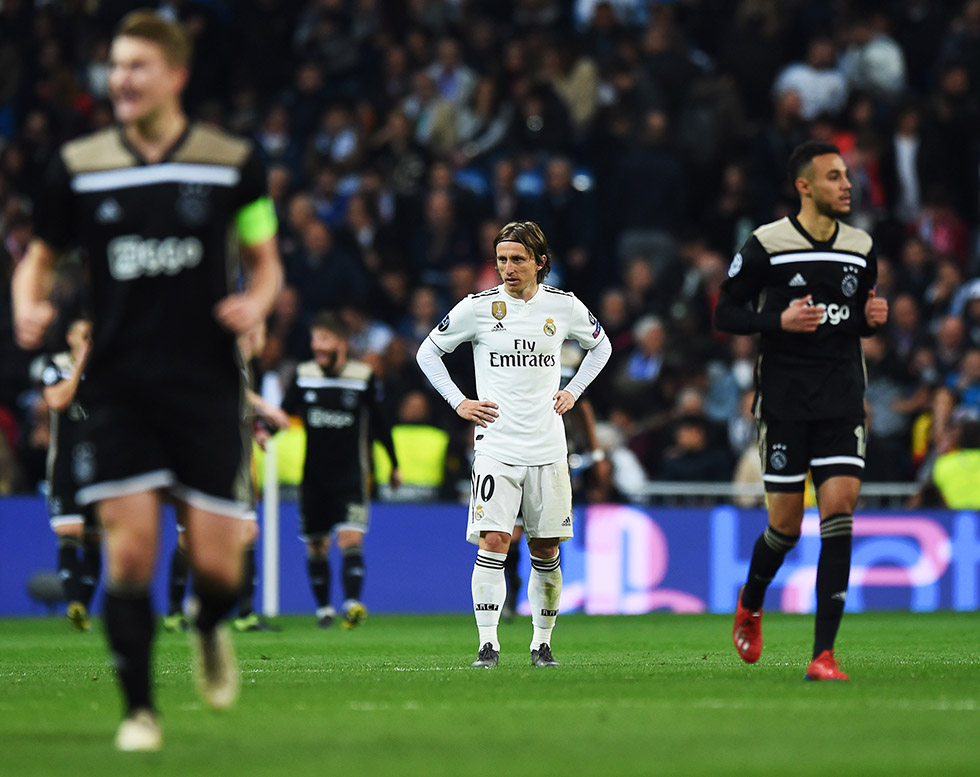 MADRID, SPAIN - MARCH 05: 1 of Real Madrid (10) reacts as Lasse Schone of Ajax (not pictured) scores his team's fourth goal during the UEFA Champions League Round of 16 Second Leg match between Real Madrid and Ajax at Bernabeu on March 05, 2019 in Madrid, Spain. (Photo by Denis Doyle/Getty Images)