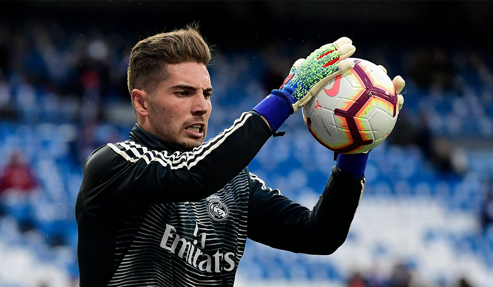Real Madrid's French goalkeeper Luca Zidane warms up before the Spanish League football match between Real Madrid CF and SD Huesca at the Santiago Bernabeu stadium in Madrid on March 31, 2019. (Photo by JAVIER SORIANO / AFP) (Photo credit should read JAVIER SORIANO/AFP/Getty Images)