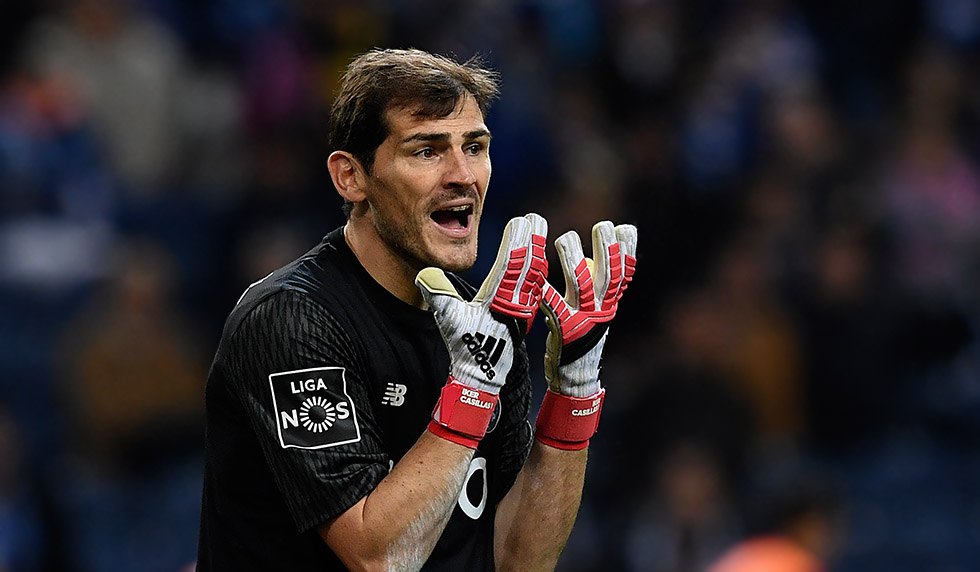 Porto's Spanish goalkeeper Iker Casillas gestures during the Portuguese Liga football match FC Porto vs Rio Ave FC at the Dragao stadium in Porto on February 18, 2018. / AFP PHOTO / FRANCISCO LEONG (Photo credit should read FRANCISCO LEONG/AFP/Getty Images)