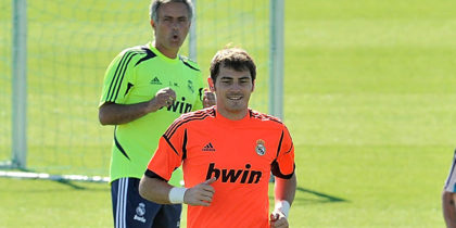 MADRID, SPAIN - AUGUST 16: Coach Jose Mourinho watches as Kaka, Iker Casillas, Angel Di Maria and Sergio Ramos of Real Madrid exercise during a training session ahead of their opening La Liga match against Valencia at the Valdebebas training ground on August 16, 2012 in Madrid, Spain. (Photo by Gonzalo Arroyo Moreno/Getty Images)