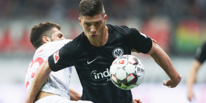 FRANKFURT AM MAIN, GERMANY - OCTOBER 19: Luka Jovic of Frankfurt is challenged by Matthias Zimmermann of Duesseldorf during the Bundesliga match between Eintracht Frankfurt and Fortuna Duesseldorf at Commerzbank-Arena on October 19, 2018 in Frankfurt am Main, Germany. (Photo by Alex Grimm/Bongarts/Getty Images)