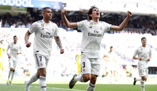 Mariano und Vallejo MADRID, SPAIN - MAY 05: Jesus Vallejo of Real Madrid celebrates as scores his team's second goal during the La Liga match between Real Madrid CF and Villarreal CF at Estadio Santiago Bernabeu on May 05, 2019 in Madrid, Spain. (Photo by Angel Martinez/Getty Images)