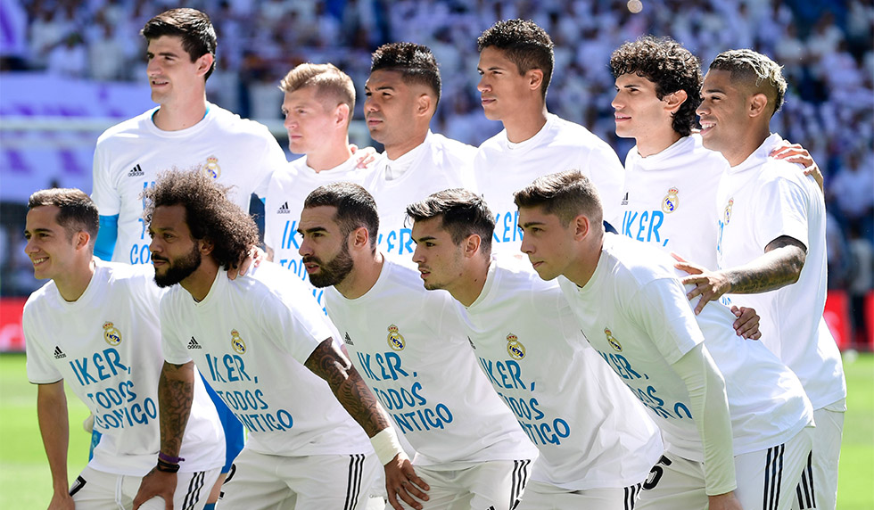 Real Madrid players pose sporting t-shirts in support of Porto's Spanish goalkeeper Iker Casillas before the Spanish league football match between Real Madrid CF and Villarreal CF at the Santiago Bernabeu stadium in Madrid on May 5, 2019. (Photo by JAVIER SORIANO / AFP) (Photo credit should read JAVIER SORIANO/AFP/Getty Images)