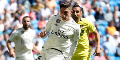 MADRID, SPAIN - MAY 05: Federico Valverde of Real Madrid and Alfonso Pedraza of Villereal battle for the ball during the La Liga match between Real Madrid CF and Villarreal CF at Estadio Santiago Bernabeu on May 05, 2019 in Madrid, Spain. (Photo by Angel Martinez/Getty Images)