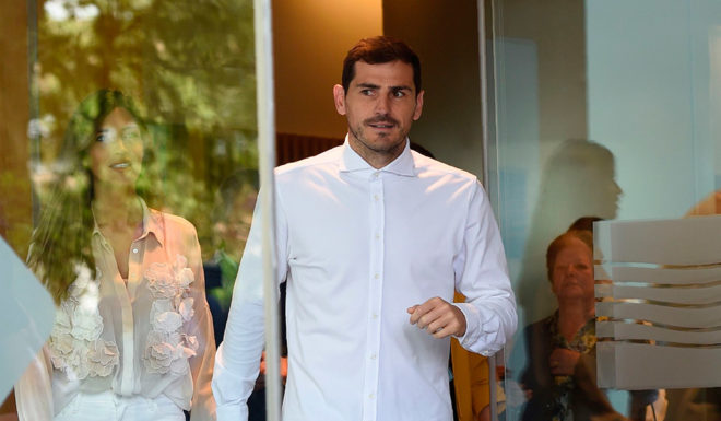 Porto's Spanish goalkeeper Iker Casillas leaves a hospital with his wife Sara Carbonero in Porto on May 06, 2019 after recovering from a heart attack. - The 37-year-old, who has 167 Spain caps and played more than 500 games for Real Madrid, suffered what the Portuguese club called an "acute myocardial infarction" during training on May 2. (Photo by Miguel RIOPA / AFP) (Photo credit should read MIGUEL RIOPA/AFP/Getty Images)