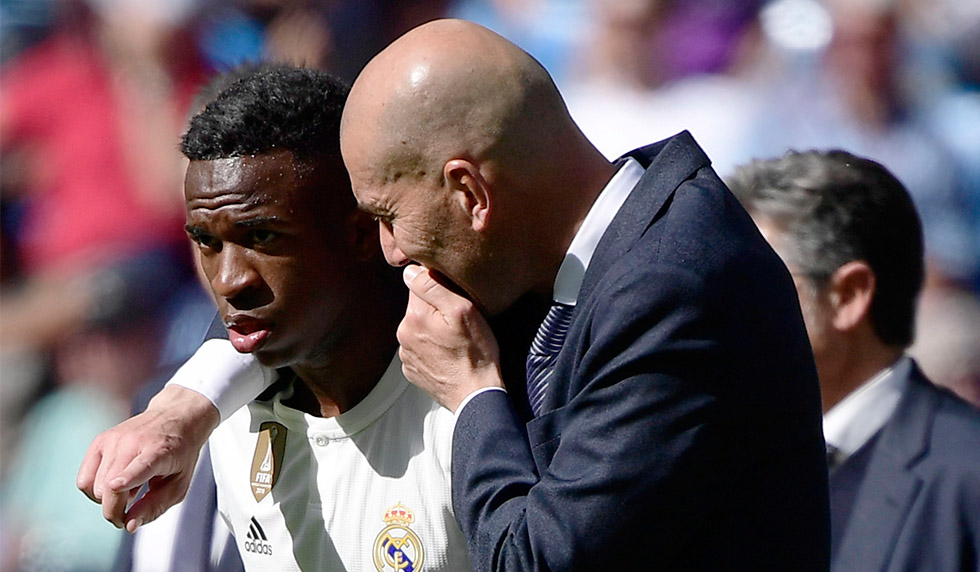 Real Madrid's French coach Zinedine Zidane (R) talks to Real Madrid's Brazilian forward Vinicius Junior during the Spanish league football match between Real Madrid CF and Villarreal CF at the Santiago Bernabeu stadium in Madrid on May 5, 2019. (Photo by JAVIER SORIANO / AFP) (Photo credit should read JAVIER SORIANO/AFP/Getty Images)