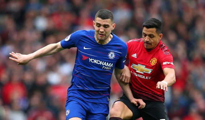 MANCHESTER, ENGLAND - APRIL 28: Mateo Kovacic of Chelsea holds off Alexis Sanchez of Manchester United during the Premier League match between Manchester United and Chelsea FC at Old Trafford on April 28, 2019 in Manchester, United Kingdom. (Photo by Alex Livesey/Getty Images)