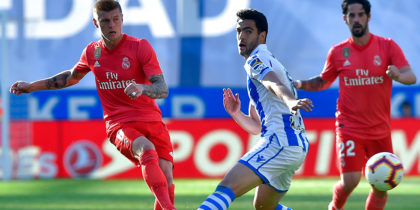 Real Madrid's German midfielder Toni Kroos (L) and Real Madrid's Spanish midfielder Isco (R) challenge Real Sociedad's Spanish midfielder Mikel Merino (C) during the Spanish League football match between Real Sociedad and Real Madrid at the Anoeta Stadium in San Sebastian on May 12, 2019. (Photo by ANDER GILLENEA / AFP) (Photo credit should read ANDER GILLENEA/AFP/Getty Images)