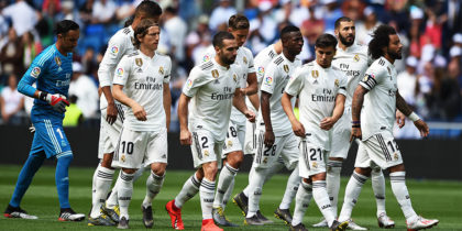 MADRID, SPAIN - MAY 19: Real Madrid players get ready for the start of the La Liga match between Real Madrid CF and Real Betis Balompie at Estadio Santiago Bernabeu on May 19, 2019 in Madrid, Spain. (Photo by Denis Doyle/Getty Images)