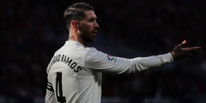 MADRID, SPAIN - FEBRUARY 09: Sergio Ramos of Real Madrid CF gives instructions to his teammates during the La Liga match between Club Atletico de Madrid and Real Madrid CF at Wanda Metropolitano on February 09, 2019 in Madrid, Spain. (Photo by Gonzalo Arroyo Moreno/Getty Images)