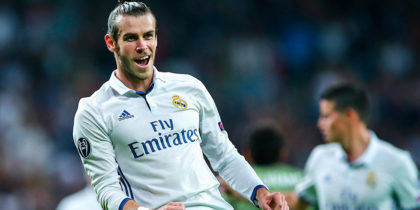 MADRID, SPAIN - OCTOBER 18: Gareth Bale of Real Madrid celebrates scoring his team's first goal during the UEFA Champions League Group F match between Real Madrid CF and Legia Warszawa at Bernabeu on October 18, 2016 in Madrid, Spain. (Photo by Gonzalo Arroyo Moreno/Getty Images)