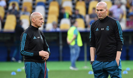 Real Madrid's French coach Zinedine Zidane (R) and fitness coach Antonio Pintus attend a Real Madrid team training session at the Olympic Stadium in Kiev, Ukraine on May 25, 2018, on the eve of the UEFA Champions League final football match between Liverpool and Real Madrid. (Photo by Franck FIFE / AFP) (Photo credit should read FRANCK FIFE/AFP/Getty Images)
