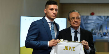 Real Madrid's Serbian forward Luka Jovic (L) poses with Real Madrid's president Florentino Perez at the Santiago Bernabeu stadium in Madrid on June 12, 2019 during his official presentation. - Real Madrid have signed 21-year-old Serbia striker Luka Jovic from German side Eintracht Frankfurt on a six-year deal for an undisclosed fee. (Photo by PIERRE-PHILIPPE MARCOU / AFP) (Photo credit should read PIERRE-PHILIPPE MARCOU/AFP/Getty Images)