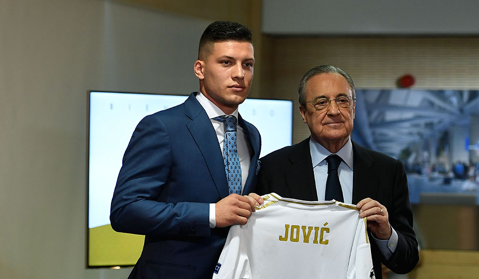 Real Madrid's Serbian forward Luka Jovic (L) poses with Real Madrid's president Florentino Perez at the Santiago Bernabeu stadium in Madrid on June 12, 2019 during his official presentation. - Real Madrid have signed 21-year-old Serbia striker Luka Jovic from German side Eintracht Frankfurt on a six-year deal for an undisclosed fee. (Photo by PIERRE-PHILIPPE MARCOU / AFP) (Photo credit should read PIERRE-PHILIPPE MARCOU/AFP/Getty Images)
