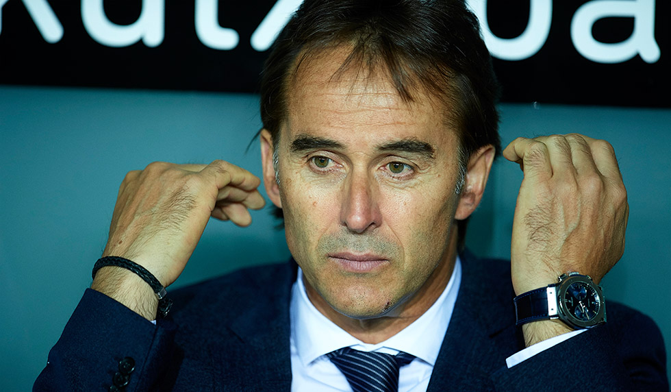 BILBAO, SPAIN - SEPTEMBER 15: Head coach Julen Lopetegui of Real Madrid reacts during the La Liga match between Athletic Club Bilbao and Real Madrid at San Mames Stadium on September 15, 2018 in Bilbao, Spain. (Photo by Juan Manuel Serrano Arce/Getty Images)