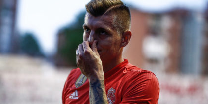 Real Madrid's German midfielder Toni Kroos gestures during the Spanish League football match between Rayo Vallecano and Real Madrid at the Vallecas Stadium in the Madrid district of Puente de Vallecas on April 28, 2019. (Photo by Benjamin CREMEL / AFP) (Photo credit should read BENJAMIN CREMEL/AFP/Getty Images)