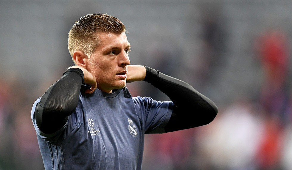MUNICH, GERMANY - APRIL 12: Toni Kroos of Real Madrid looks on during warm up ahead of the UEFA Champions League Quarter Final first leg match between FC Bayern Muenchen and Real Madrid CF at Allianz Arena on April 12, 2017 in Munich, Germany. (Photo by Lennart Preiss/Bongarts/Getty Images)