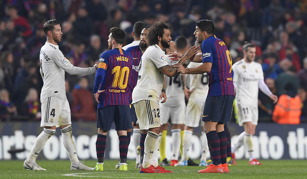 Real Madrid's Brazilian defender Marcelo (C) and Barcelona's Uruguayan forward Luis Suarez talk at the end of the Spanish Copa del Rey (King's Cup) semi-final first leg football match between FC Barcelona and Real Madrid CF at the Camp Nou stadium in Barcelona on February 6, 2019. (Photo by LLUIS GENE / AFP) (Photo credit should read LLUIS GENE/AFP/Getty Images)