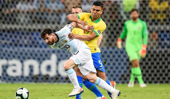 Casemiro, Lionel Messi BELO HORIZONTE, BRAZIL - JULY 02: Lionel Messi of Argentina fights for the ball with Casemiro of Brazil during the Copa America Brazil 2019 Semi Final match between Brazil and Argentina at Mineirao Stadium on July 02, 2019 in Belo Horizonte, Brazil. (Photo by Pedro Vilela/Getty Images)