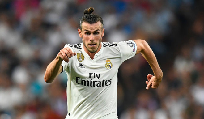Real Madrid's Welsh forward Gareth Bale (L) vies with Roma's French midfielder Steven Nzonzi during the UEFA Champions League group G football match between Real Madrid CF and AS Roma at the Santiago Bernabeu stadium in Madrid on September 19, 2018. (Photo by GABRIEL BOUYS / AFP) (Photo credit should read GABRIEL BOUYS/AFP/Getty Images)