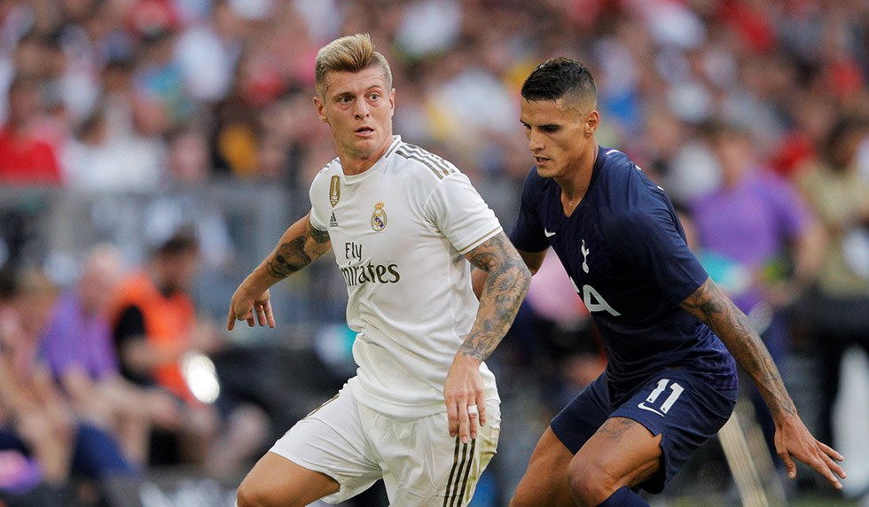 MUNICH, GERMANY - JULY 30: Toni Kroos (L) of Madrid challenges Erik Manuel Lamela Cordero of Tottenham during the Audi Cup 2019 semi final match between Real Madrid and Tottenham Hotspur at Allianz Arena on July 30, 2019 in Munich, Germany. (Photo by Adam Pretty/Bongarts/Getty Images)