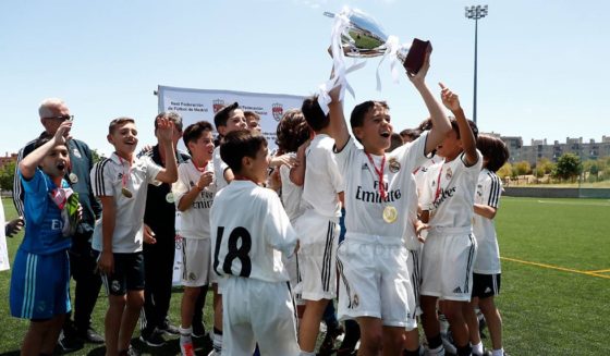 Alevín A feiert den Titel der LaLiga Promises