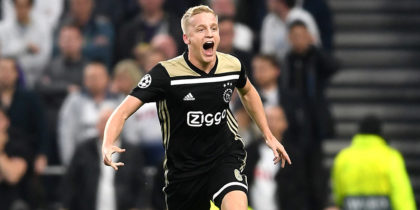 LONDON, ENGLAND - APRIL 30: Donny van de Beek of Ajax celebrates as he scores his team's first goal during the UEFA Champions League Semi Final first leg match between Tottenham Hotspur and Ajax at at the Tottenham Hotspur Stadium on April 30, 2019 in London, England. (Photo by Laurence Griffiths/Getty Images)