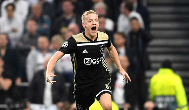 LONDON, ENGLAND - APRIL 30: Donny van de Beek of Ajax celebrates as he scores his team's first goal during the UEFA Champions League Semi Final first leg match between Tottenham Hotspur and Ajax at at the Tottenham Hotspur Stadium on April 30, 2019 in London, England. (Photo by Laurence Griffiths/Getty Images)