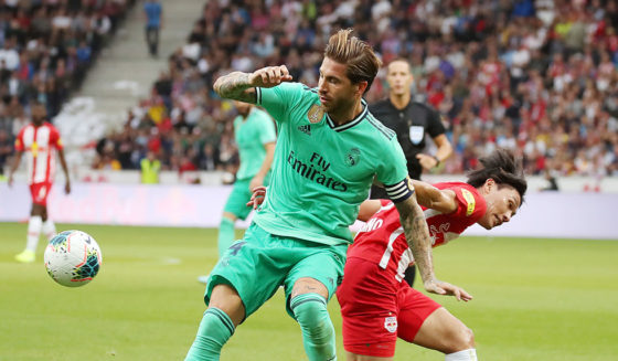 Real Madrid's Spanish defender Sergio Ramos (L) vies for the ball Red Bull Salzburg's Japanese forward Takumi Minamino during the pre-Season friendly football match FC Red Bull Salzburg v Real Madrid in Salzburg, Austria on August 7, 2019. - Sergio Garcia Ramos (Real Madrid CF/li) gegen Takumi Minamino (Photo by KRUGFOTO / APA / AFP) / Austria OUT (Photo credit should read KRUGFOTO/AFP/Getty Images)